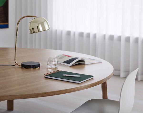Normann Copenhagen Ex-display stolní lampa Grant, brass 502016