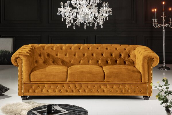 Pohovka CHESTERFIELD 3M 205 CM tmavě žlutá samet Nábytek | Obývací pokoj | Sedací soupravy a pohovky | Pohovky | Pevné