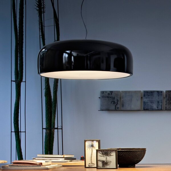 FLOS Smithfield S - Závěsná lampa v lesklé černé barvě, stmívatelný, Černá, Obývací pokoj / jídelna, Hliník, Design