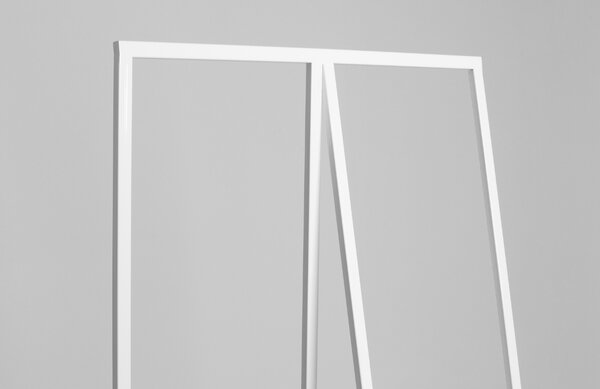 Nordic Design Bílý kovový věšák Rasmus 173 x 100 cm