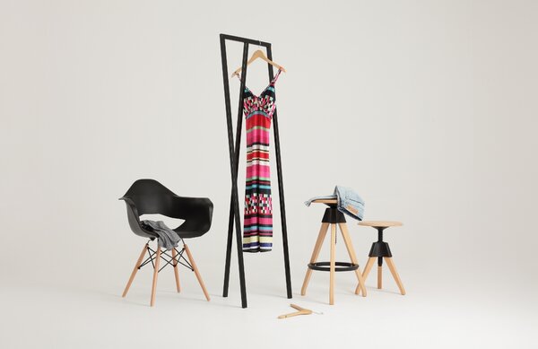 Nordic Design Černý kovový stojací věšák Yako 173 x 50 cm