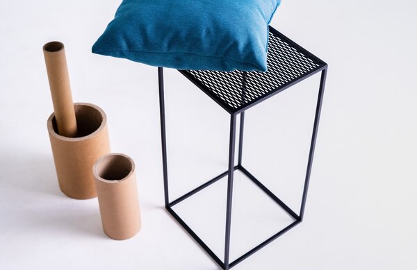 Nordic Design Černý kovový odkládací stolek Trixom 30 x 30 cm