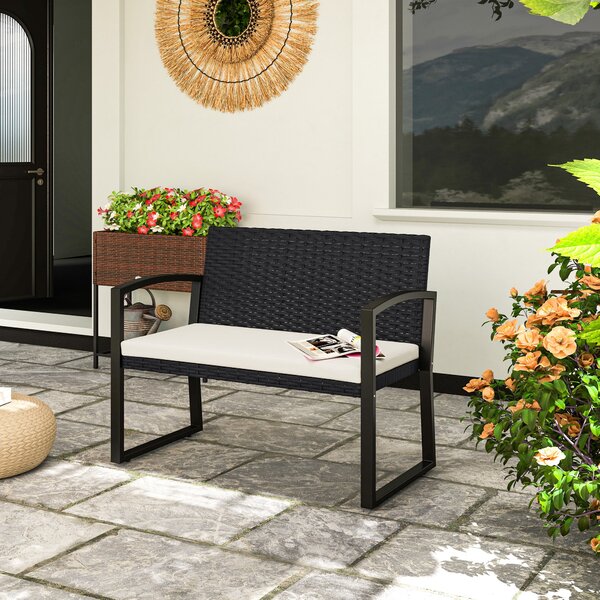 Outsunny 2-místná zahradní lavice z umělého ratanu s polštářem a opěrkami, nosnost 240 kg pro terasu, 103x58x78 cm, černá a béžová | Aosom