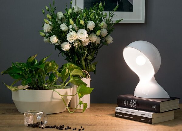 Artemide 1466000A Dalú White, bílá designová stolní lampa, 1x28W E14, výška: 26 cm