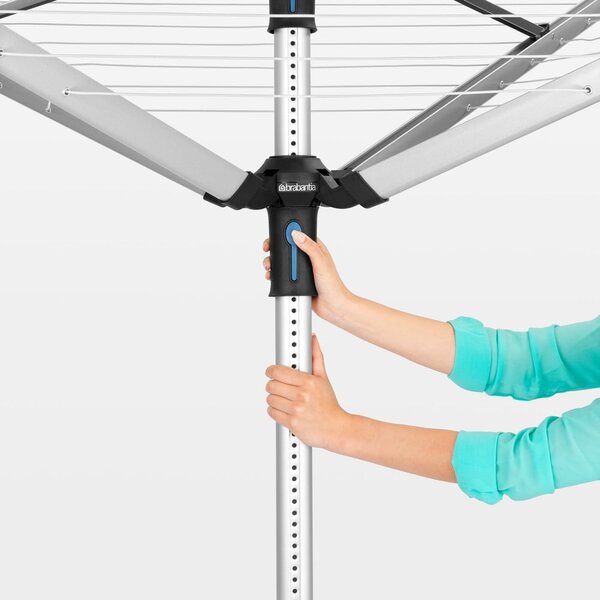 Venkovní sušák na prádlo ve stříbrné barvě 50 m Lift-o-Matic Advance – Brabantia