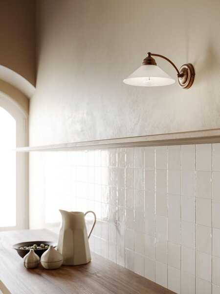 Il Fanale 212.17.OV Tabia, nástěnné svítidlo z mosazi a bílého skla, 1x10W LED E14, délka 28cm