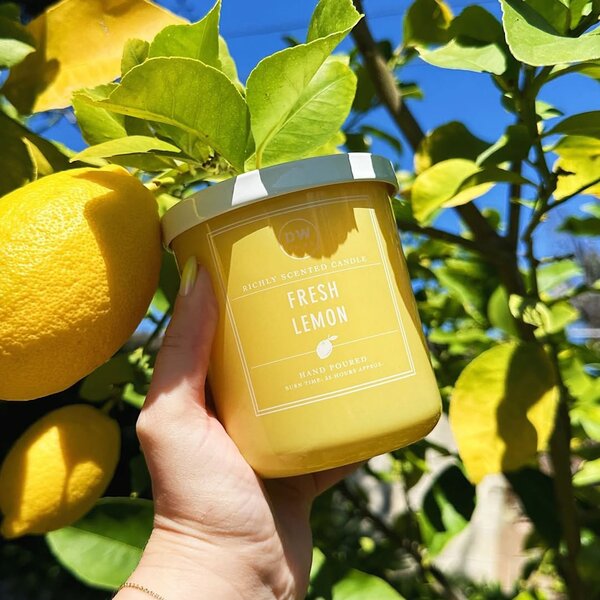 DW HOME Fresh Lemon Vonná svíčka ve skle, 247 g