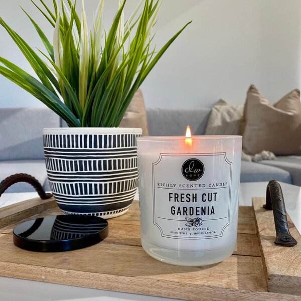 DW HOME Fresh Cut Gardenia Vonná svíčka, 275 g