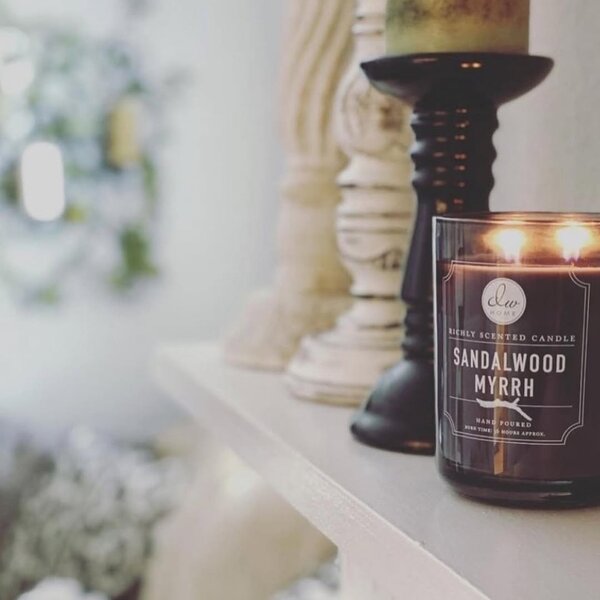 DW HOME Sandalwood & Myrrh Vonná svíčka, 425 g