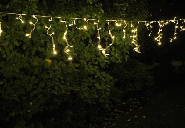 Vánoční světelný déšť 7,8 m, 400 LED, teple bílý