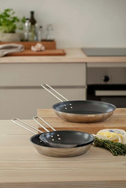 Eva Trio Laser Titanium Nerezová pánev 20 cm, laserem vázaný titanový povrch, bez PFAS, na indukci, pro kovové náčiní, Eva Solo