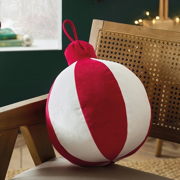 Plyšový dekorační polštář s vánočním motivem 25x30 cm Christmas Bauble – Catherine Lansfield