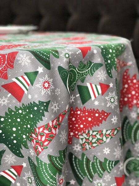 Vánoční ubrus 130x190 CM barevné vánoční symboly na šedém podkladu Textil | Vánoční textil | Ubrusy