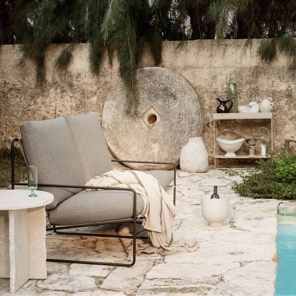 FERM LIVING Zahradní pohovka Desert, Black / Dark Sand