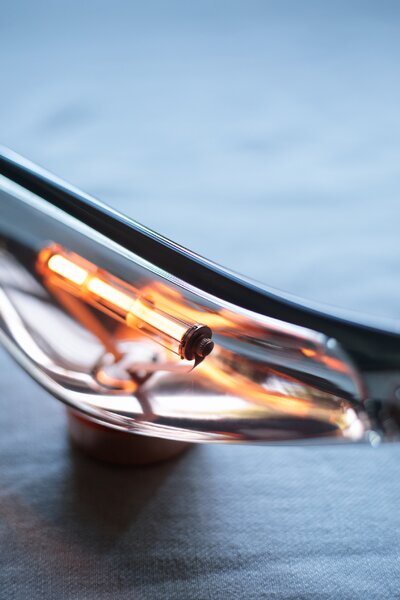 Ambientec Cachalot Clear, bateriová lampička z čirého akrylu, LED 2000K dotykové stmívání, délka 28,5cm, IP43