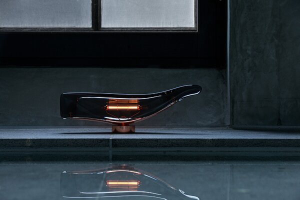 Ambientec Cachalot Dark Grey, bateriová lampička z kouřového akrylu, LED 2000K dotykové stmívání, délka 28,5cm, IP43