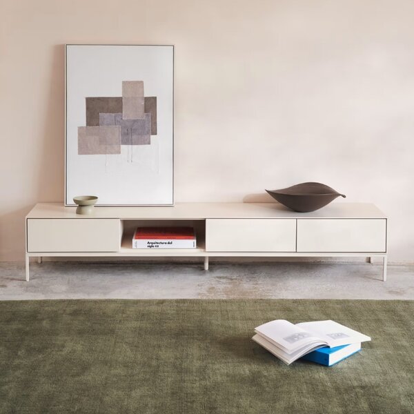 Bílý lakovaný TV stolek Kave Home Vedrana 195 x 40 cm