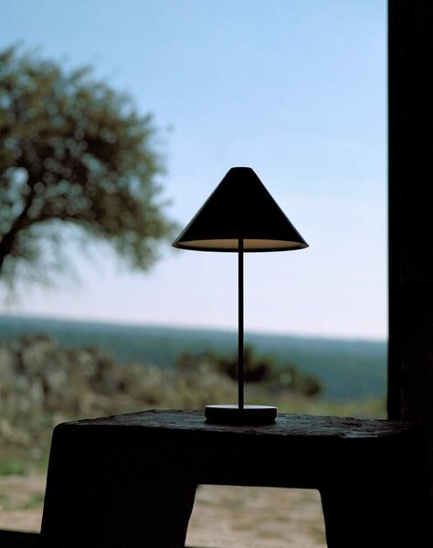 New Works Přenosná stolní lampa Brolly, black 21511