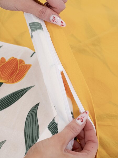 MK Lůžkoviny Bavlněný povlak na polštář Renforcé 40 x 40 cm - Květy tulipánů oranžové