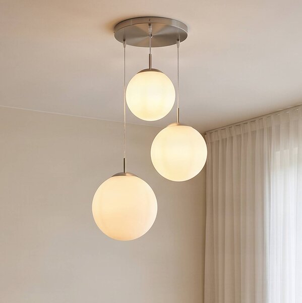 Lindby Závěsné svítidlo Heleska, bílé, sklo, 3 světla, Ø 47 cm, stmívatelný, Bílá / opál, Obývací pokoj / jídelna, kov, Moderní, Skupinová svítidla