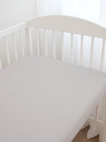 Jersey prostěradlo do postýlky s elastanem Deluxe 70 × 140 cm – světle šedé