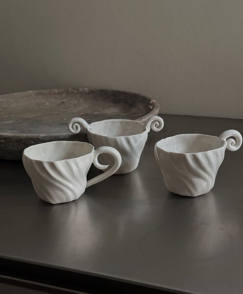 Atelier Marée Porcelánový hrnek s ouškem Shell ATM111