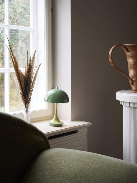 Louis Poulsen Přenosná lampa Panthella 160 V3, opaque moss green 5744173269
