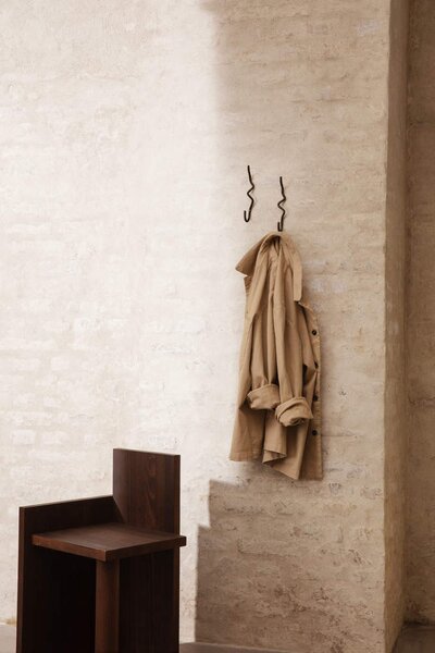 Ferm Living Háček Curvature Hook, black brass
