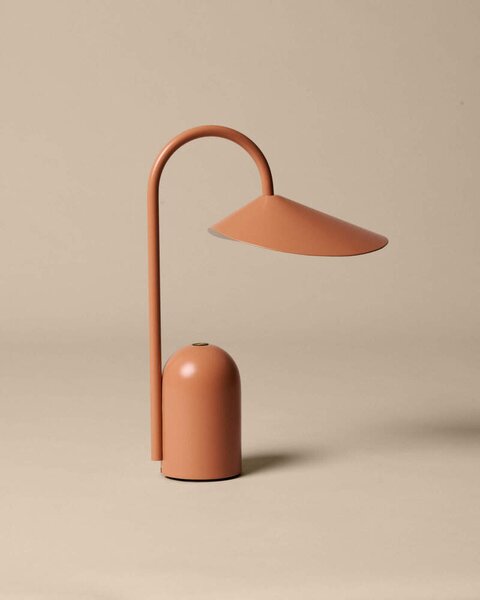 Ferm Living Přenosná lampa Arum, sienna 1104270640