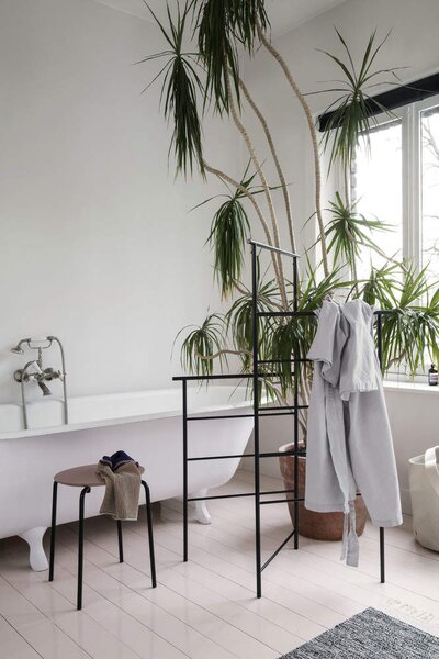 Ferm Living Stojan na oblečení Dora, black