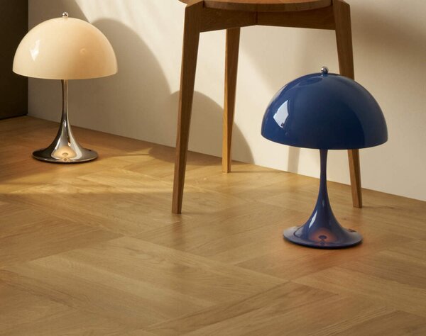 Louis Poulsen Přenosná lampa Panthella 250, opaque indigo blue 5744173049