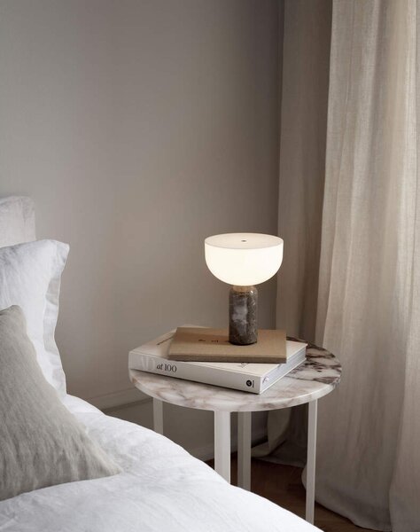 New Works Přenosná lampa Kizu, Gris du Marais marble 21712