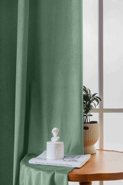 Mentolový zatemňovací závěs VELVET 140x250 cm Zavěšení: Řasící páska
