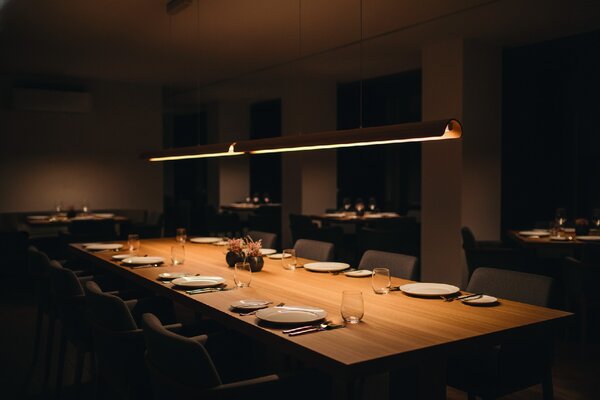 ACB Iluminacion Závěsné lineární LED svítidlo ALMA, 22W, d. 150 cm, CRI90, CCT switch 2700-3000K Barva: Dubové dřevo-bílá, Stmívání a řízení: ON/OFF