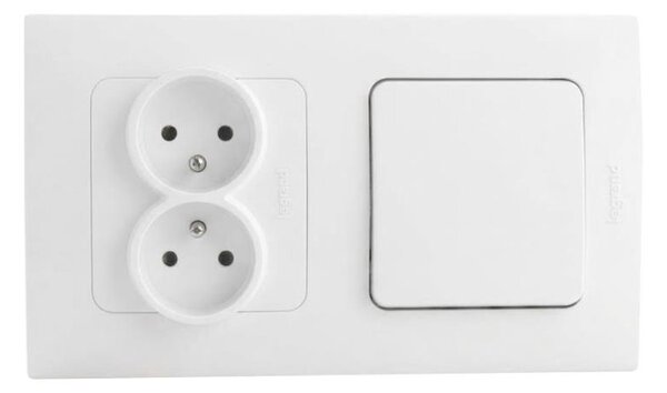 Legrand-Dvojitá zásuvka domovní 250V/16A a je vypínač č. 1 s rám NILOE STEP bílá