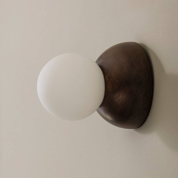 Globen Lighting Nástěnné světlo Torrano, hnědé, Ø 13 cm, IP44, stmívatelný, Hnědá / rez, Obývací pokoj / jídelna, Dřevo, Design, Koule