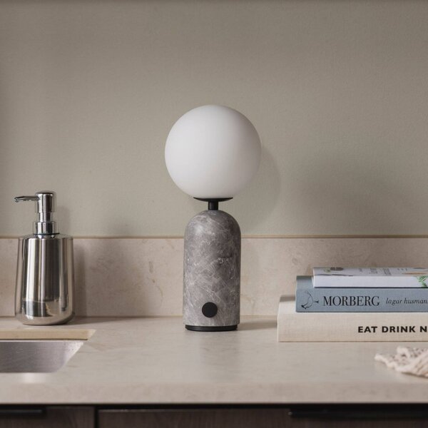Globen Lighting Stolní lampa Torrano na dobíjecí baterii, mramorově šedá, stmívatelný, Hliník / šedá / zinek, Obývací pokoj / jídelna, Kámen, Design, Koule