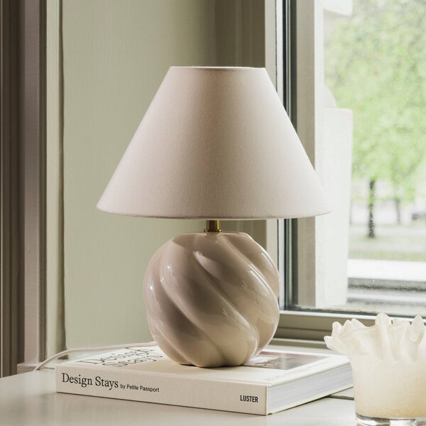 Globen Lighting stolní lampa DAHLIA, béžová/béžová, výška 31 cm, Krémová / jantar, Obývací pokoj / jídelna, Textil / tkanina / hedvábí