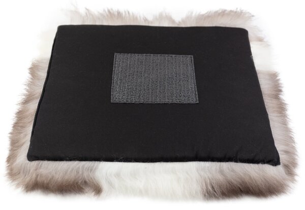 ARCTIC FUR Sedák z jehnětiny 40x40 zateplený molitanem