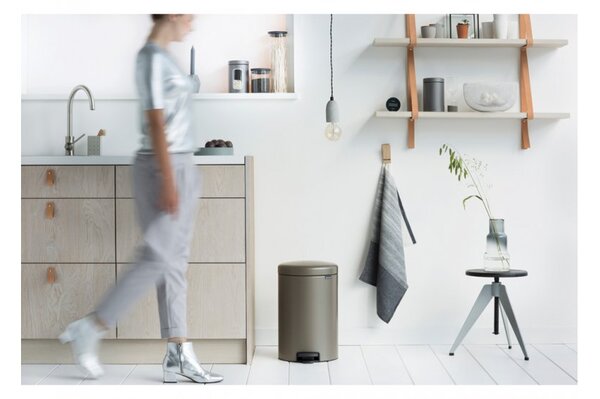 Brabantia Pedálový odpadkový koš newIcon - 20 L platinová