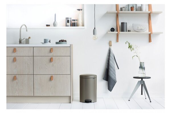 Brabantia Pedálový odpadkový koš newIcon - 20 L platinová
