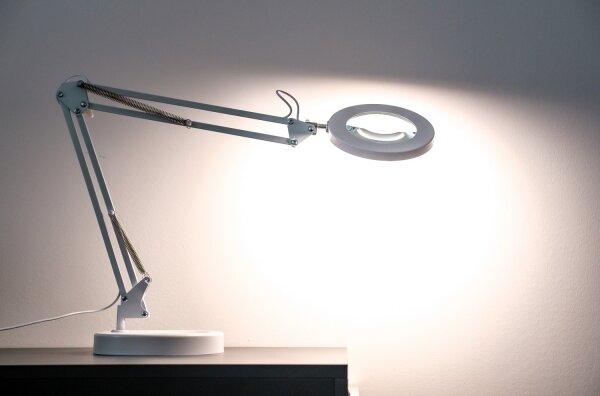 Brilagi - LED Stmívatelná stolní lampa s lupou LED/12W/5V 3000/4200/6000K bílá