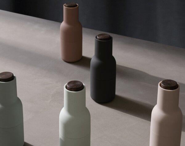 Audo Copenhagen Mlýnky na sůl a pepř Bottle, nudes / walnut