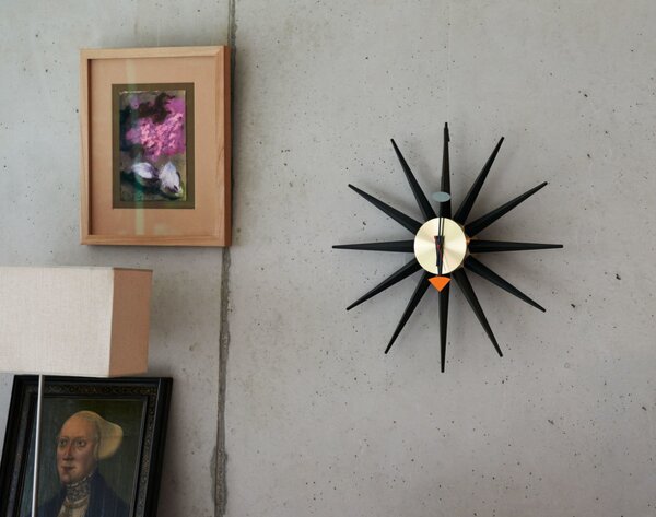 Vitra Hodiny Sunburst Clock, black/brass