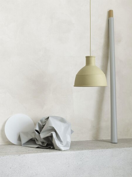 Muuto Závěsná lampa Unfold, light yellow UNFPEN3210