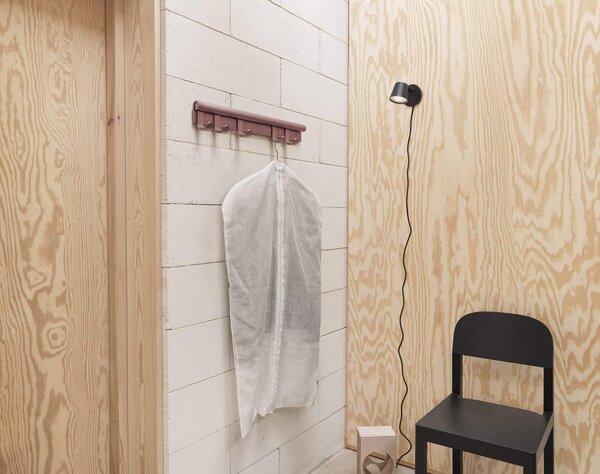 Muuto Věšák Coil, 100 cm, plum