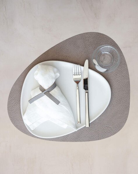 Lind DNA Prostírání Curve Hippo L, warm grey
