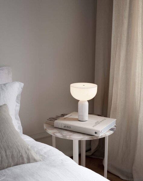 New Works Přenosná lampa Kizu, white marble 21710
