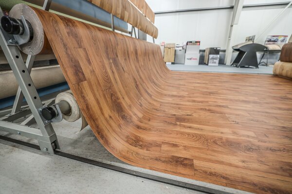 PVC podlaha Essentials (Iconik) 150 Jura brown - 1,9x4,5m (RO)