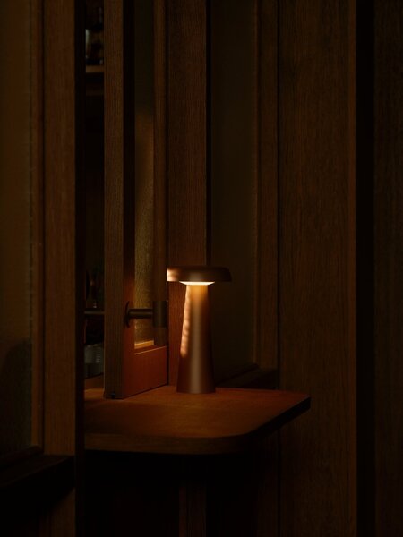 NORDLUX Arcello venkovní stolní lampa leštěná mosaz 2220155061